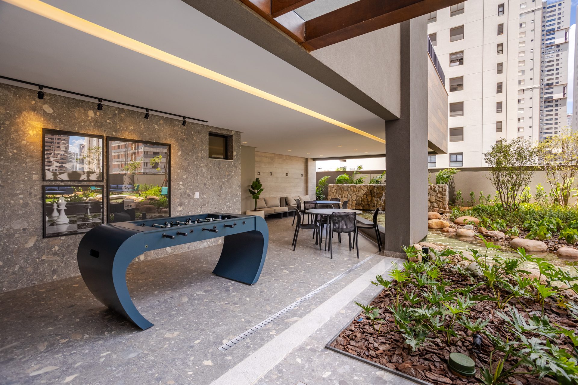 Foto do espaço jovem com jogos do Casa Brasileira Consciente