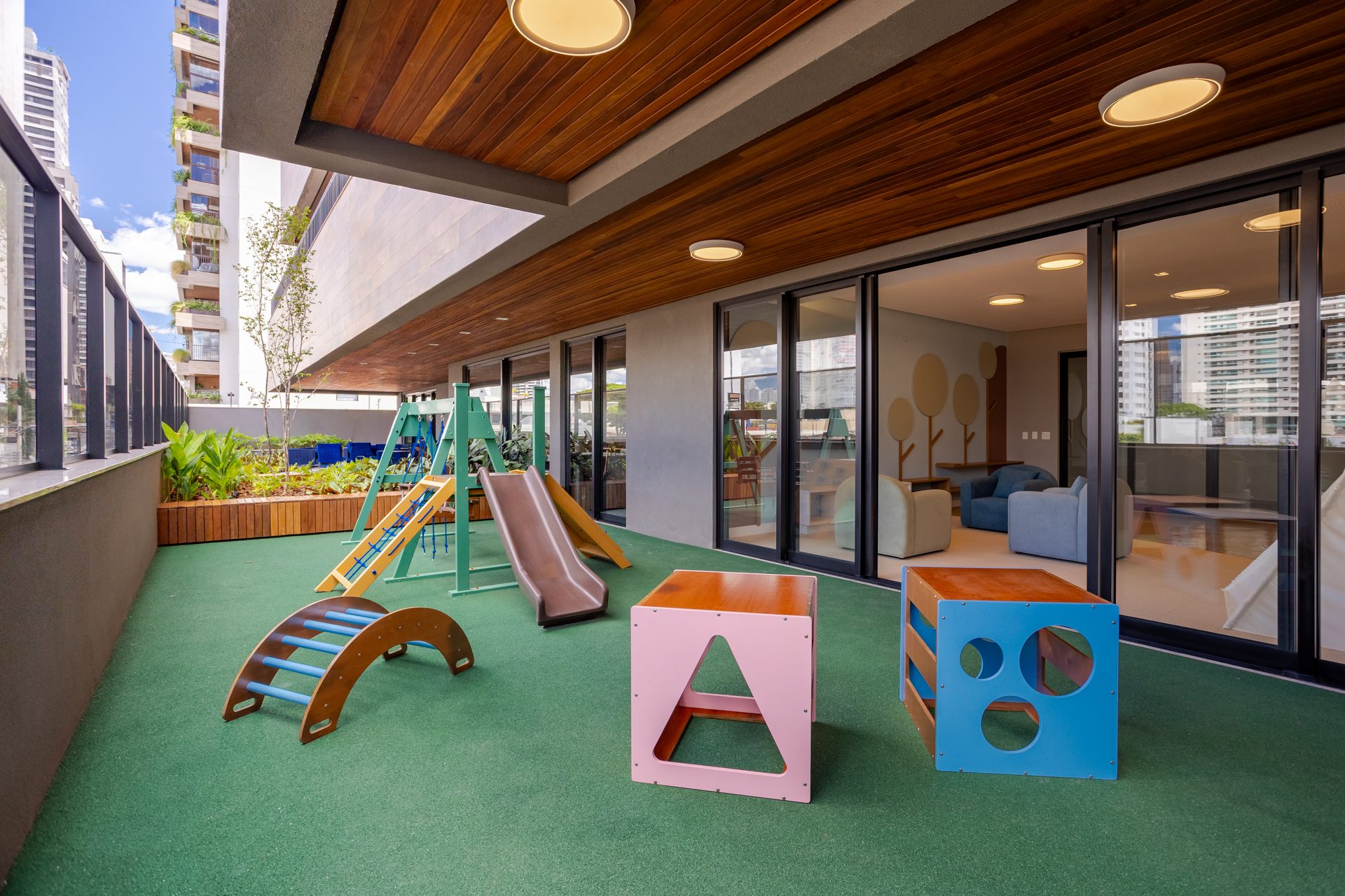 Foto do playground do Casa Brasileira Consciente